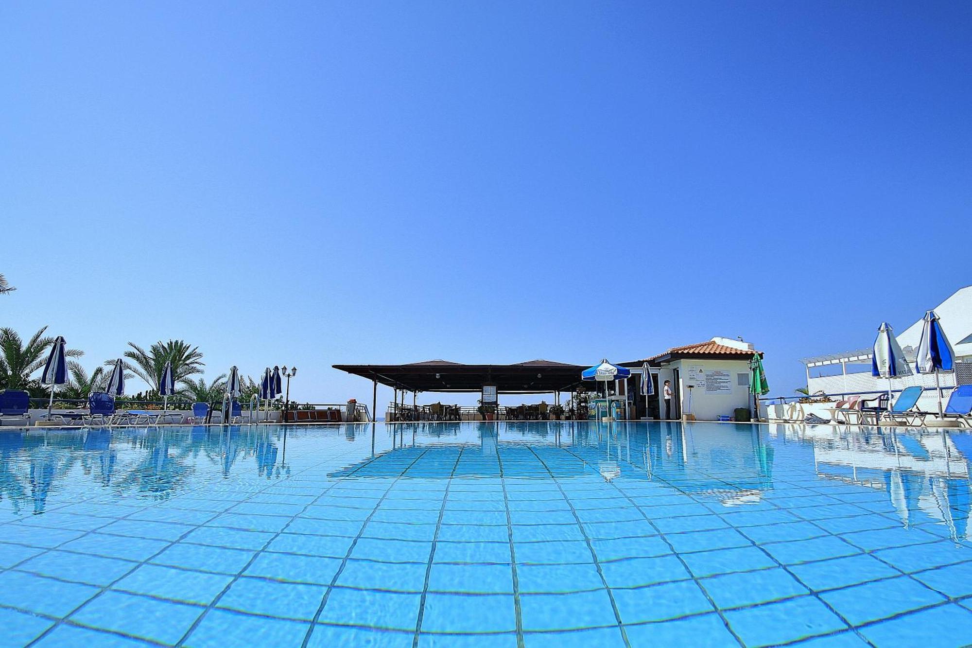 Helios Bay Hotel&Suites Klorakas Facilidades foto
