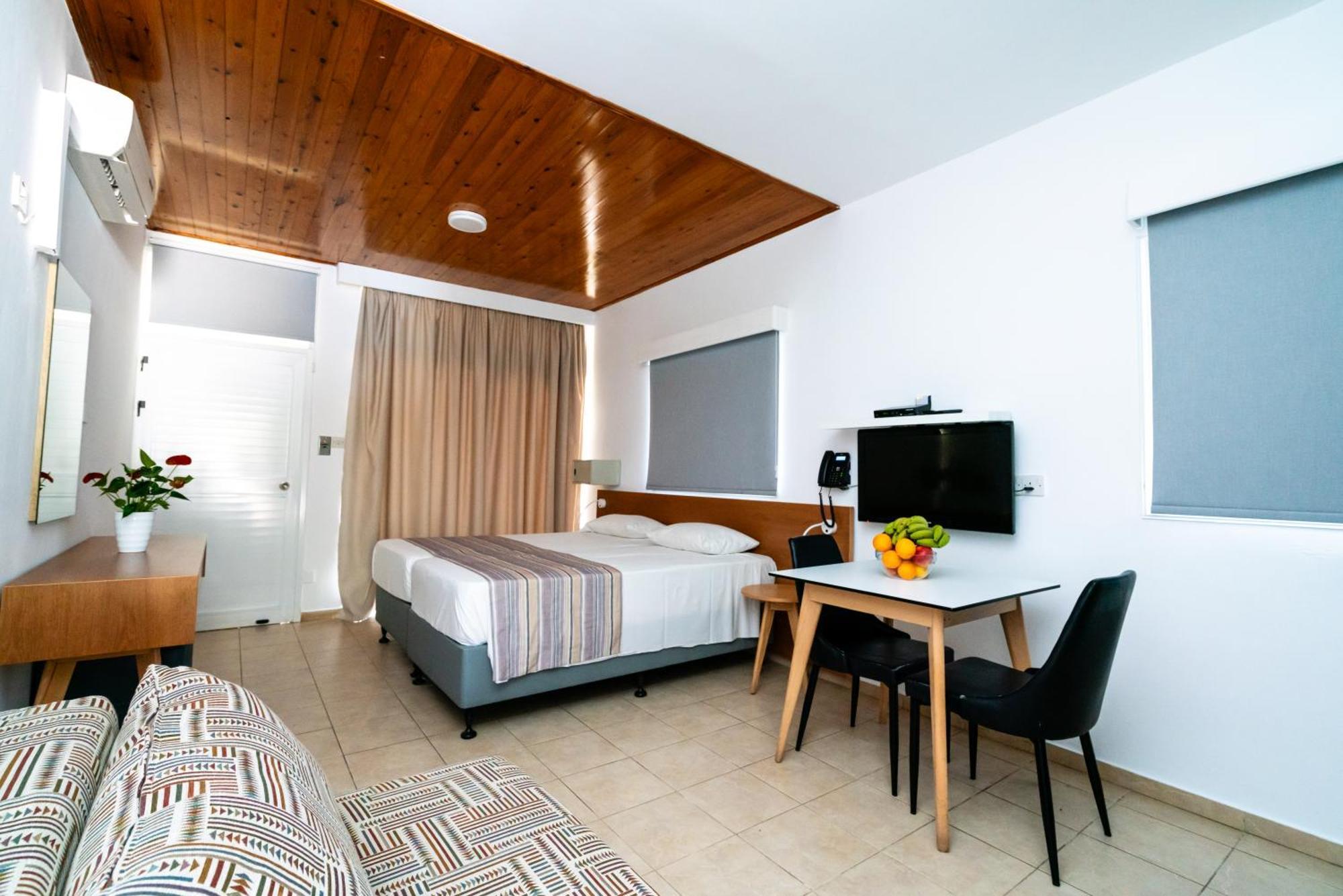 Helios Bay Hotel&Suites Klorakas Exterior foto